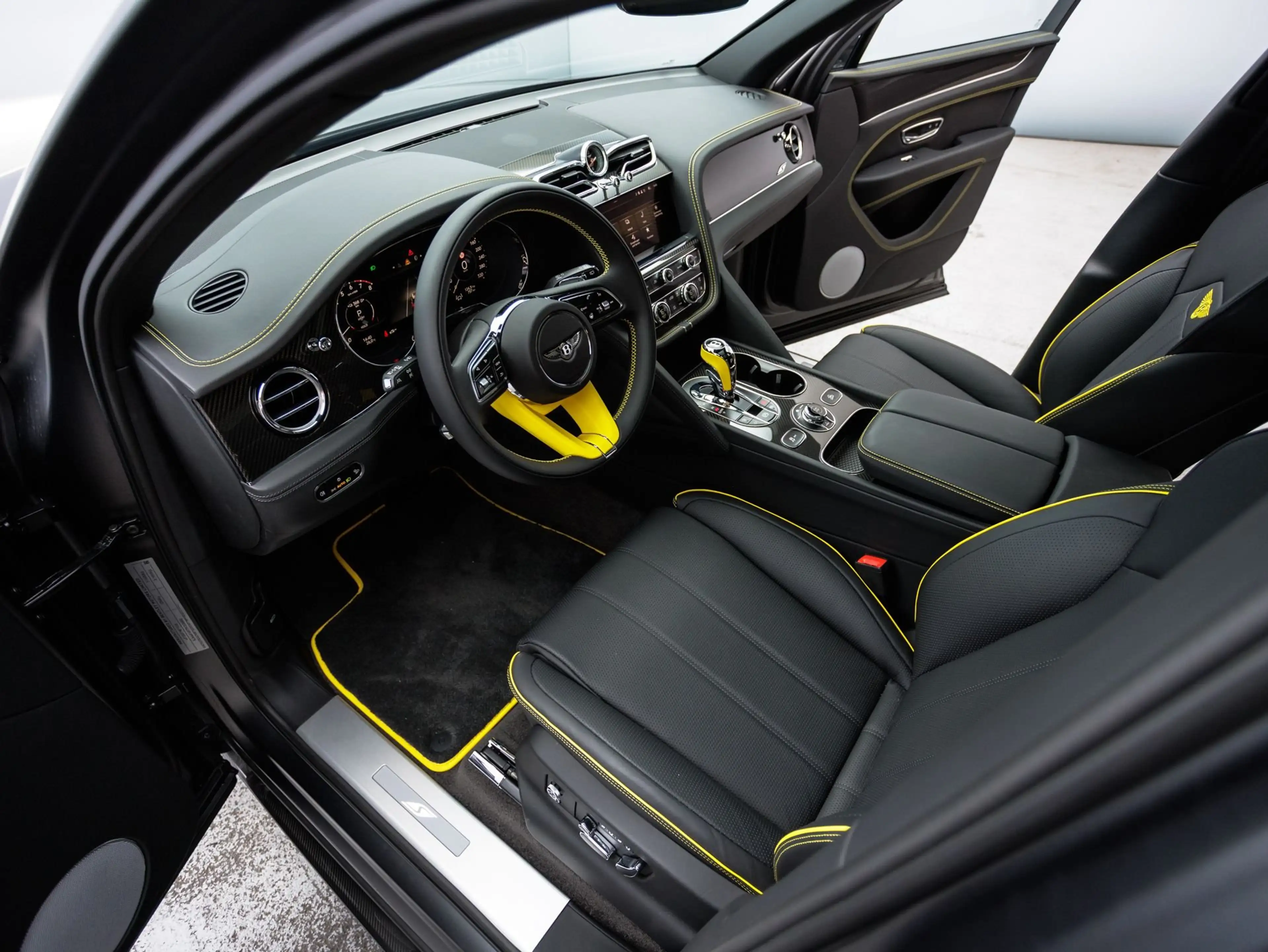 Bentley Bentayga V6 S Hybrid — photo 14