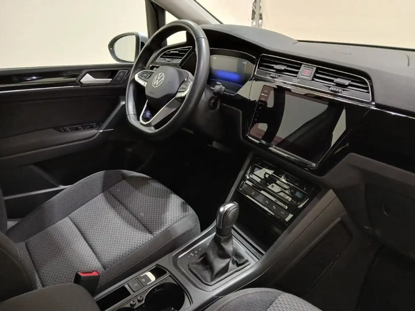 Volkswagen Touran Comfortline 2.0 TDI 7-Sitzer ACC Family Sthz AHK Silber - 2