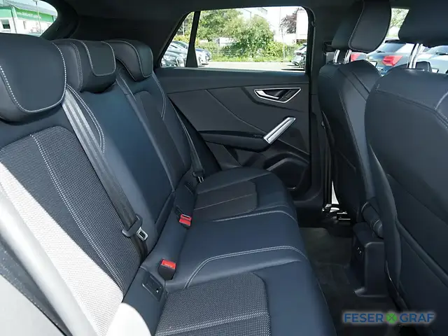 Audi Q2 view 6