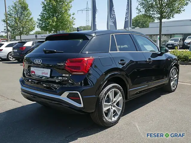 Audi Q2 view 3