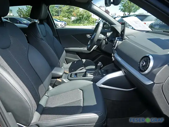 Audi Q2 view 5
