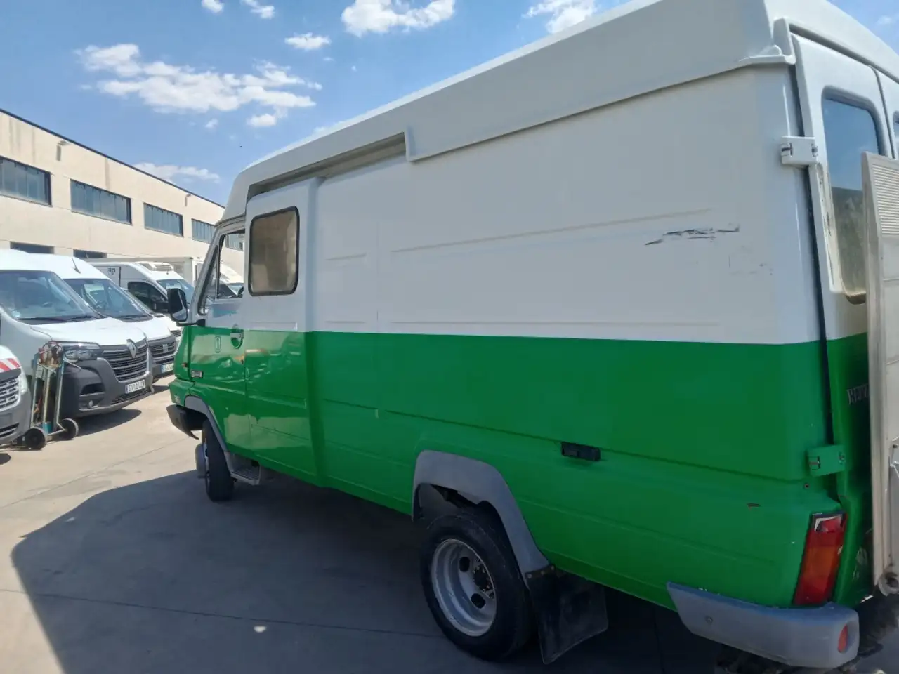 Renault Trafic 1400 Furgón Sobreelevado (TB2G), foto 3