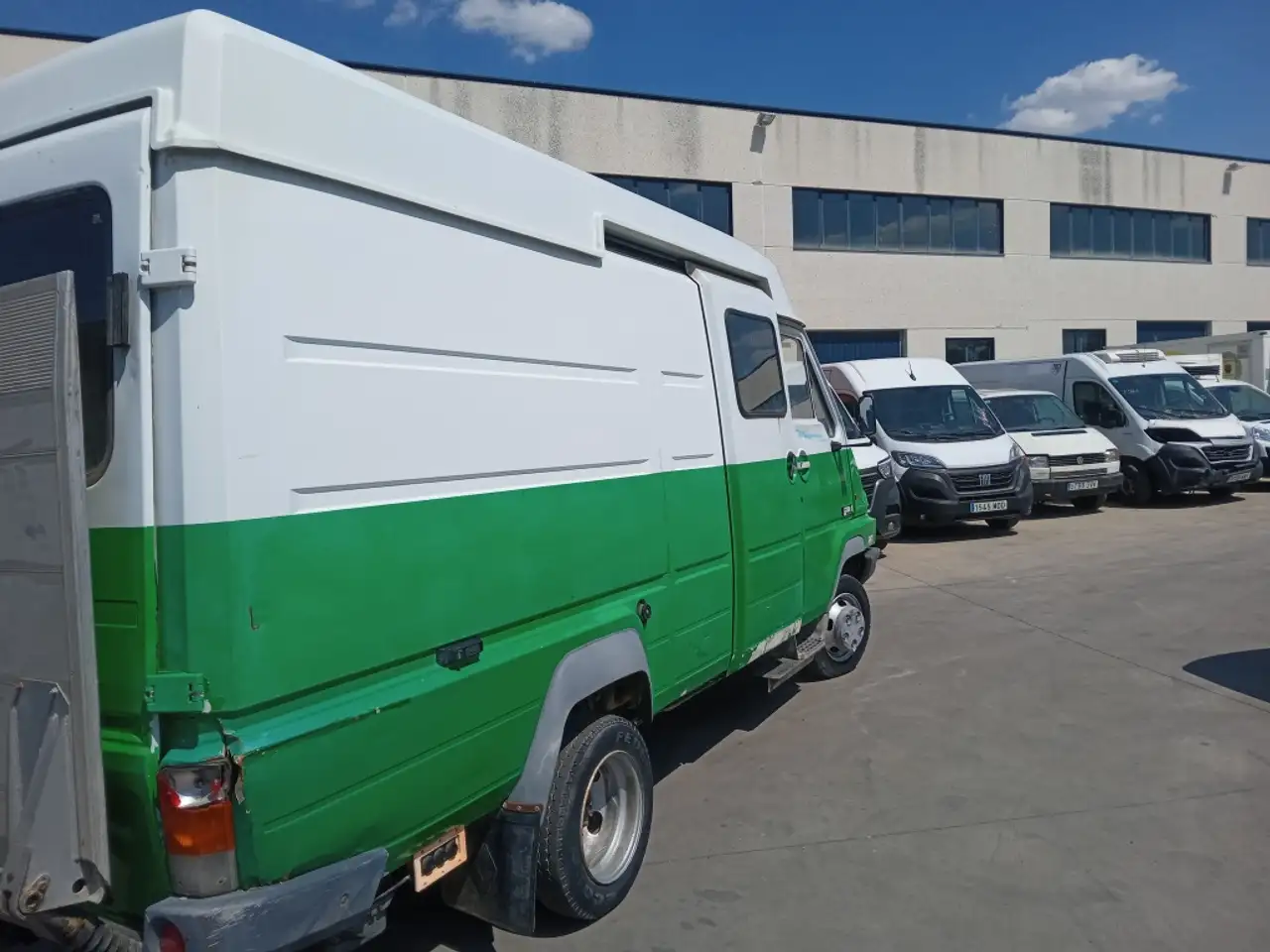 Renault Trafic 1400 Furgón Sobreelevado (TB2G), foto 4