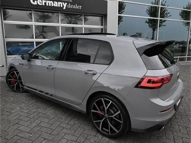 Volkswagen Golf view 4