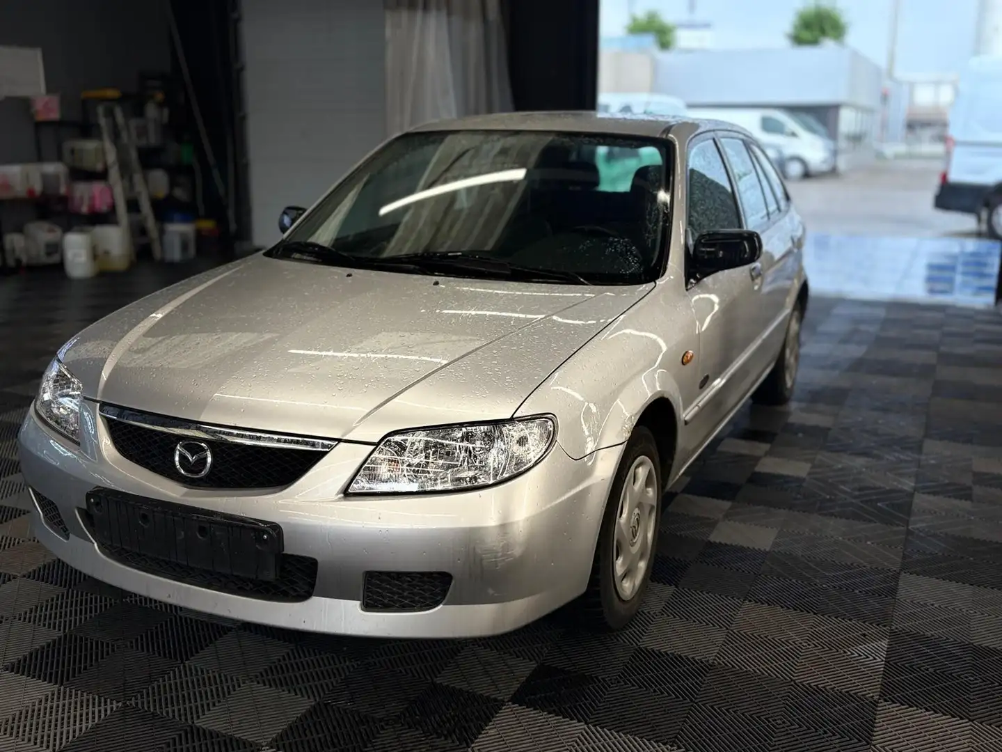 Mazda 323 1.4i benzine bj. 2003 104000km Gris - 2