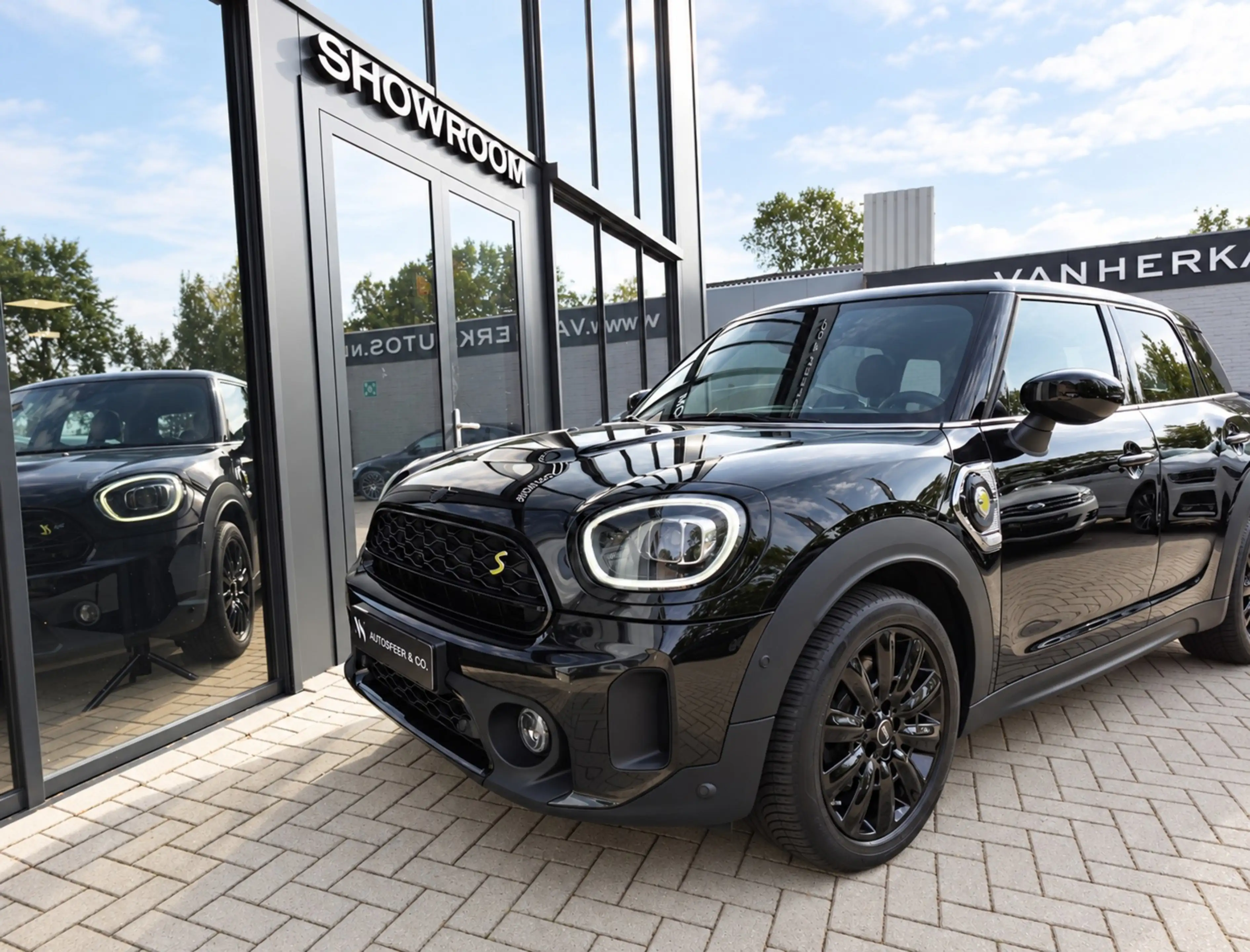 MINI Cooper SE Countryman 1.5 ALL4 Essential PANO H&K HUD — photo 12