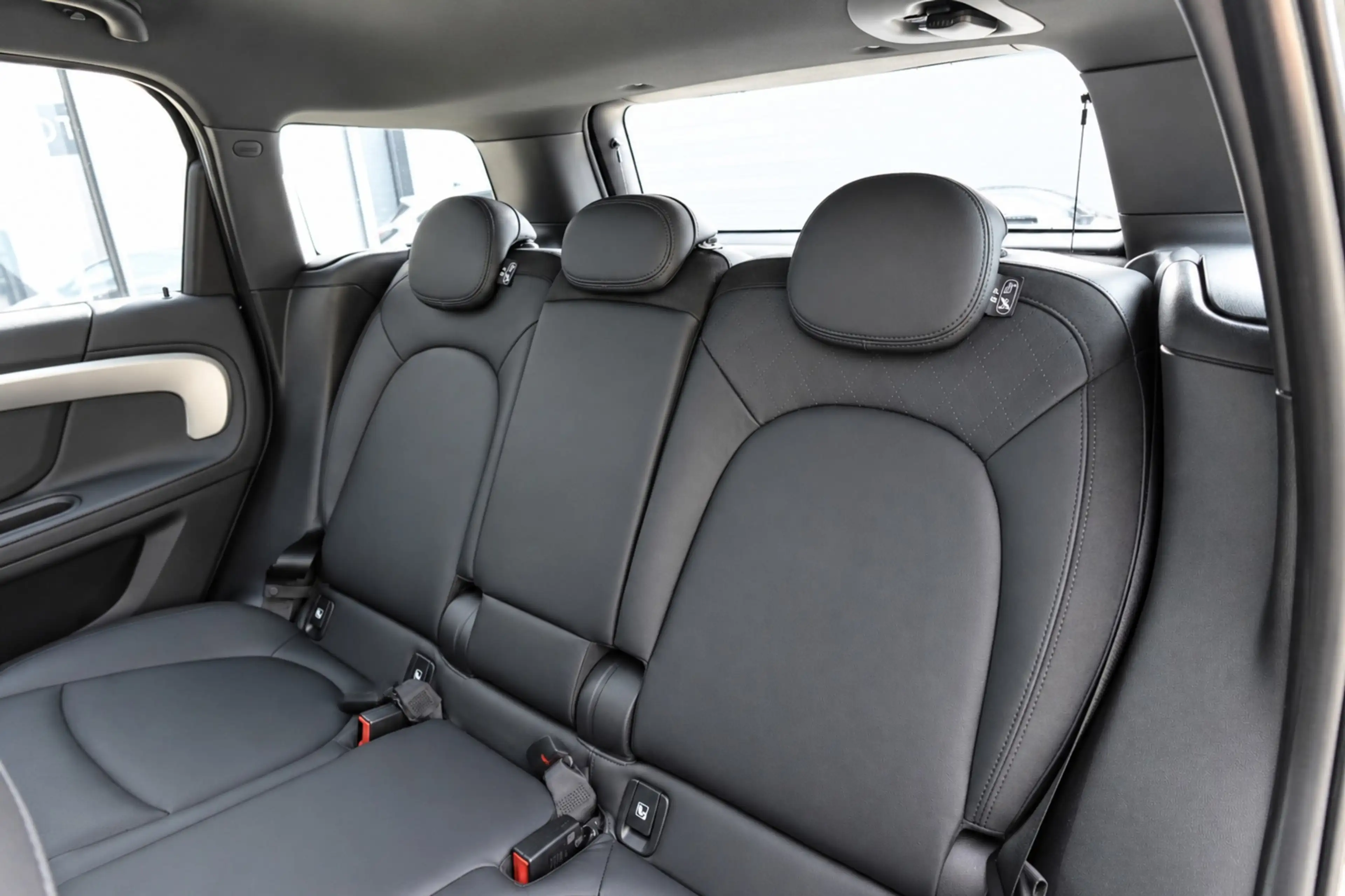 MINI Cooper SE Countryman 1.5 ALL4 Essential PANO H&K HUD — photo 9