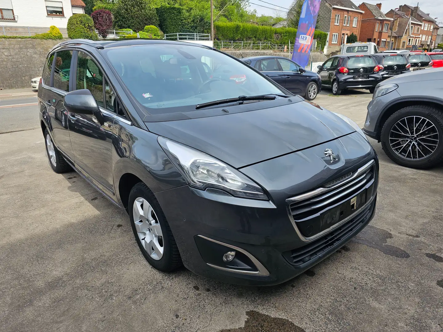 Peugeot 5008 1.6 HDi Allure 7PLACE Grau - 2