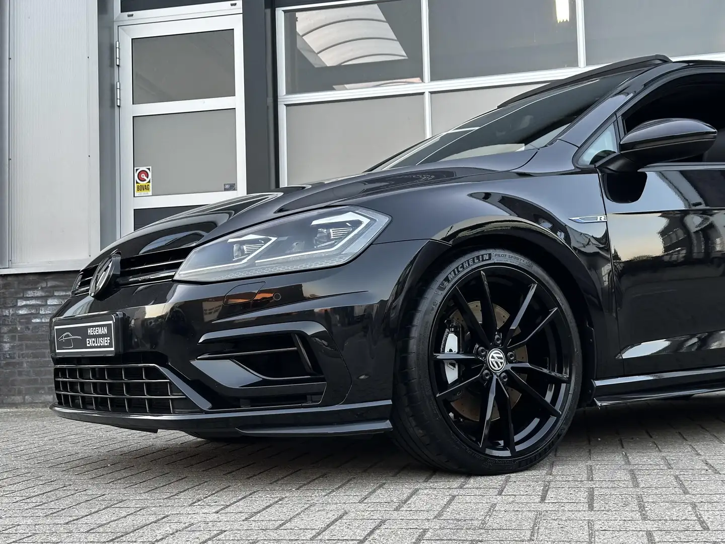 Volkswagen Golf R 2.0 TSI 4Motion | Schuif-kanteldak | AKRAPOVIC | D Zwart - 2