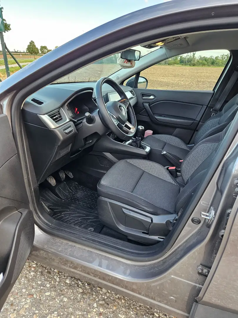 Renault Captur 2,5 Jahre Garantie und Servicevertrag gratis. Grau - 2