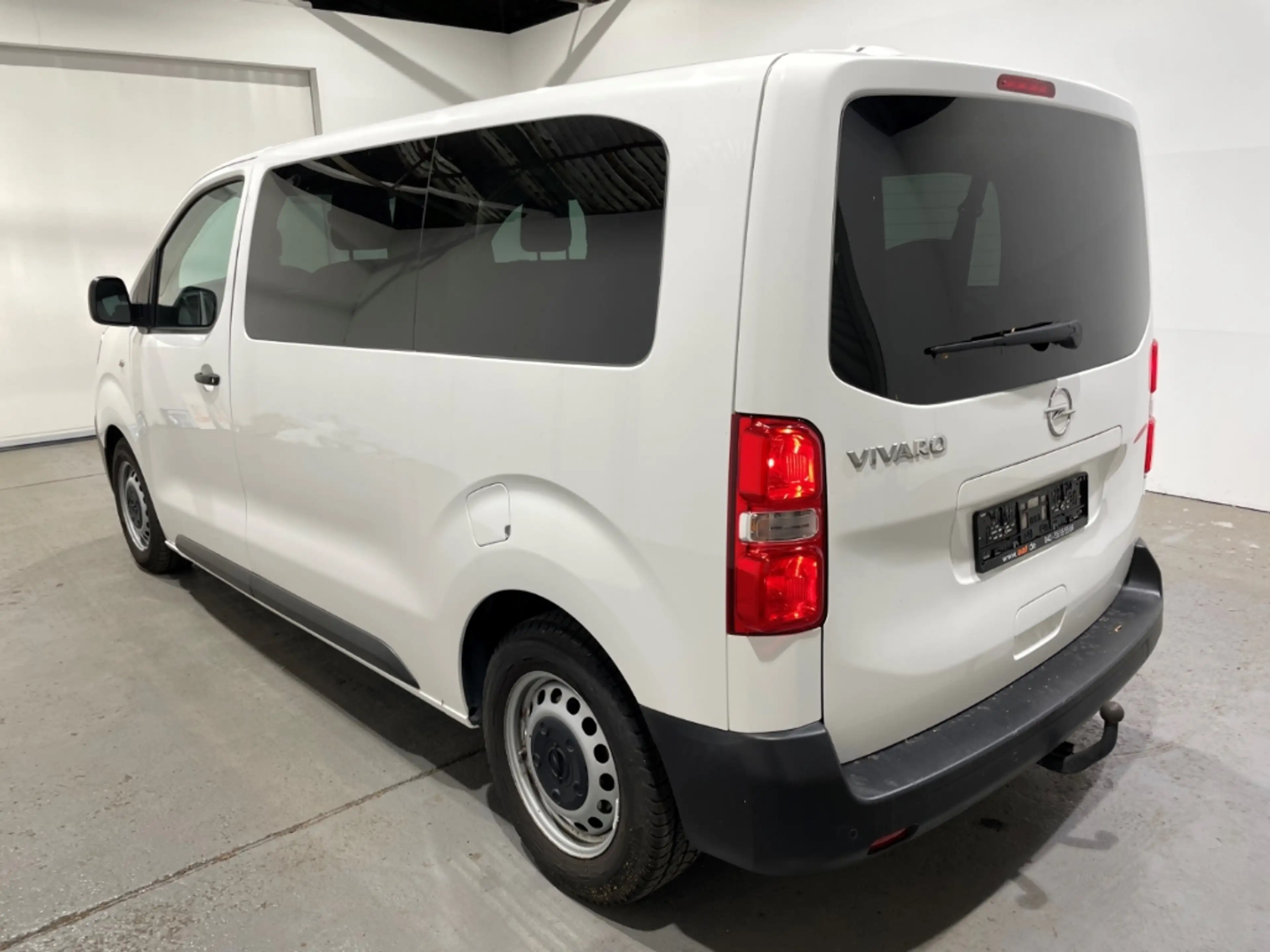 Opel Vivaro 1.5 D M 8-Sitzer Navi Klima PDC AHK — photo 2