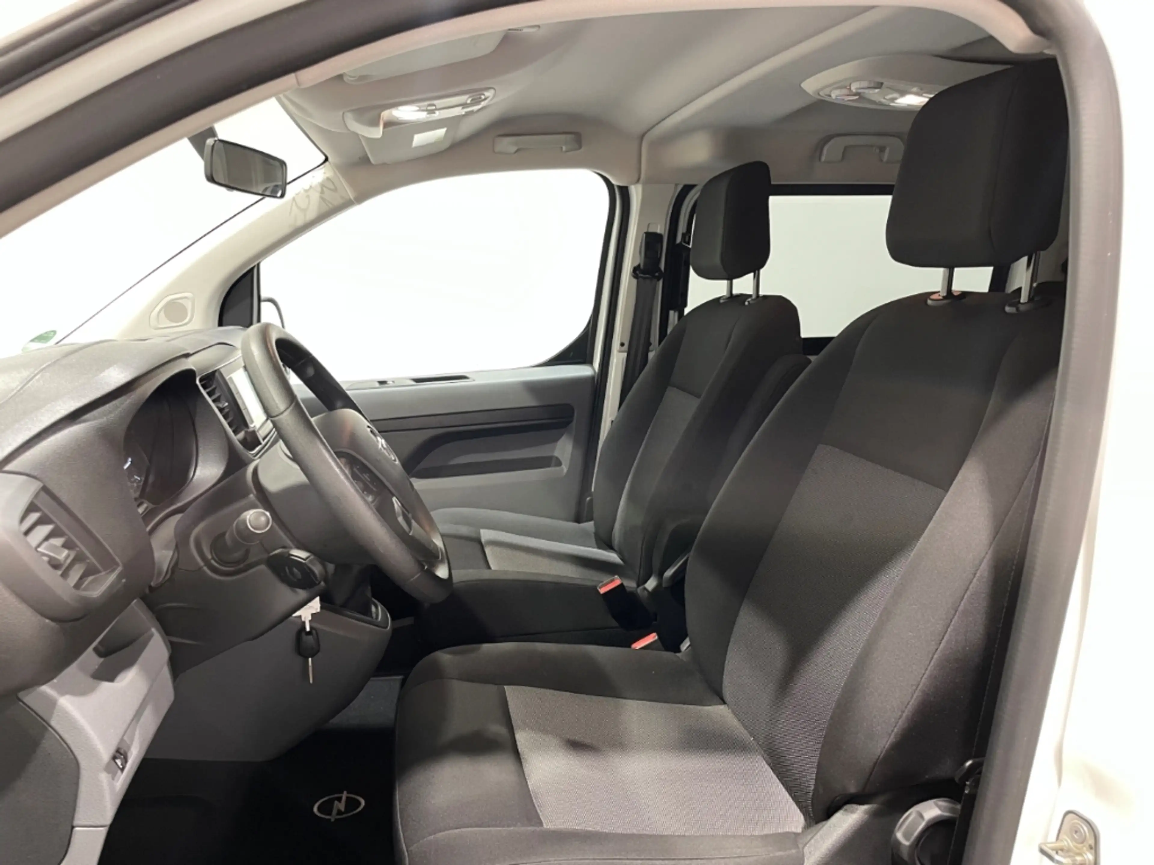 Opel Vivaro 1.5 D M 8-Sitzer Navi Klima PDC AHK — photo 6