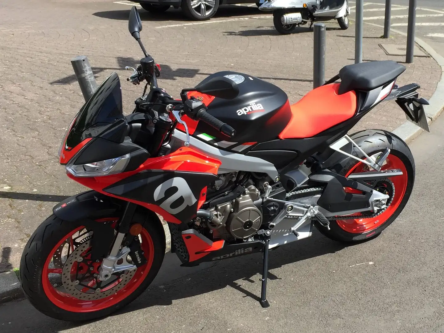 Aprilia Tuono 660 Roşu - 1