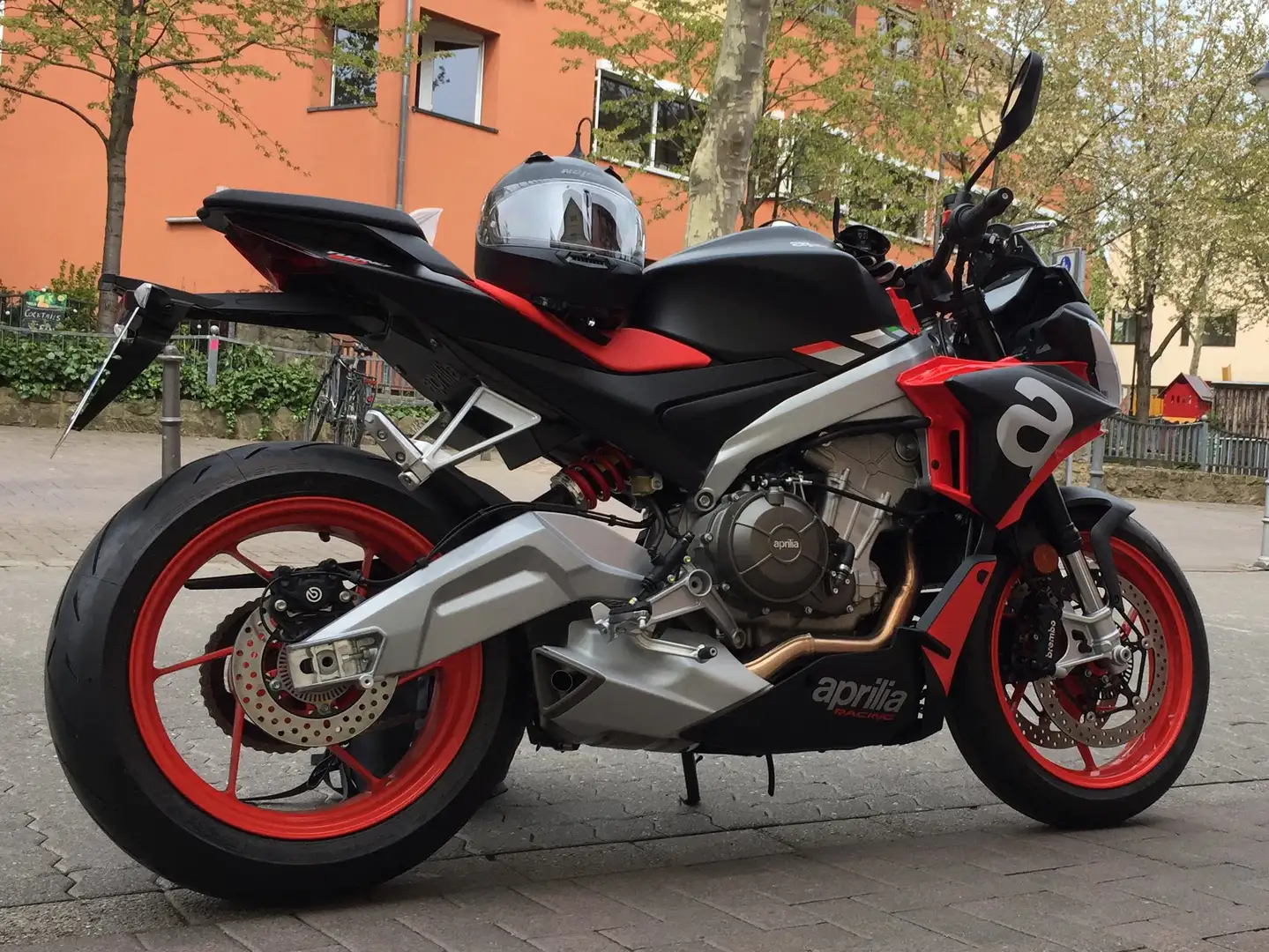 Aprilia Tuono 660 Roşu - 2