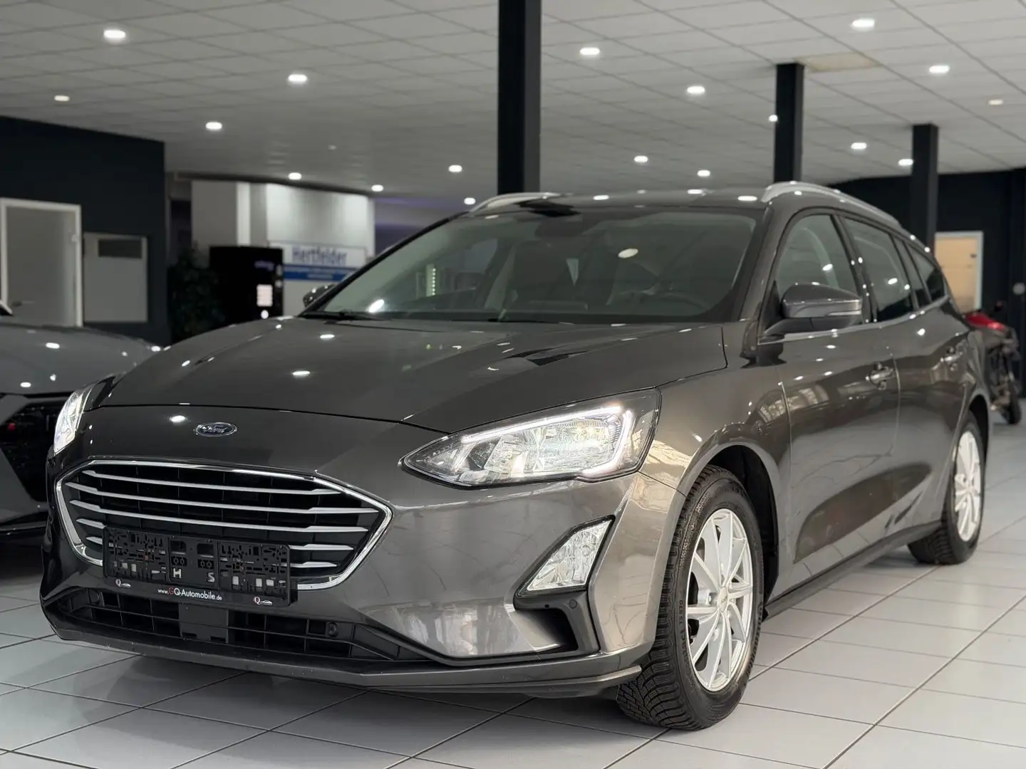 Ford Focus Turnier C&C*AUTOMATIK*KAMERA*LED*8-FACH* Grau - 2