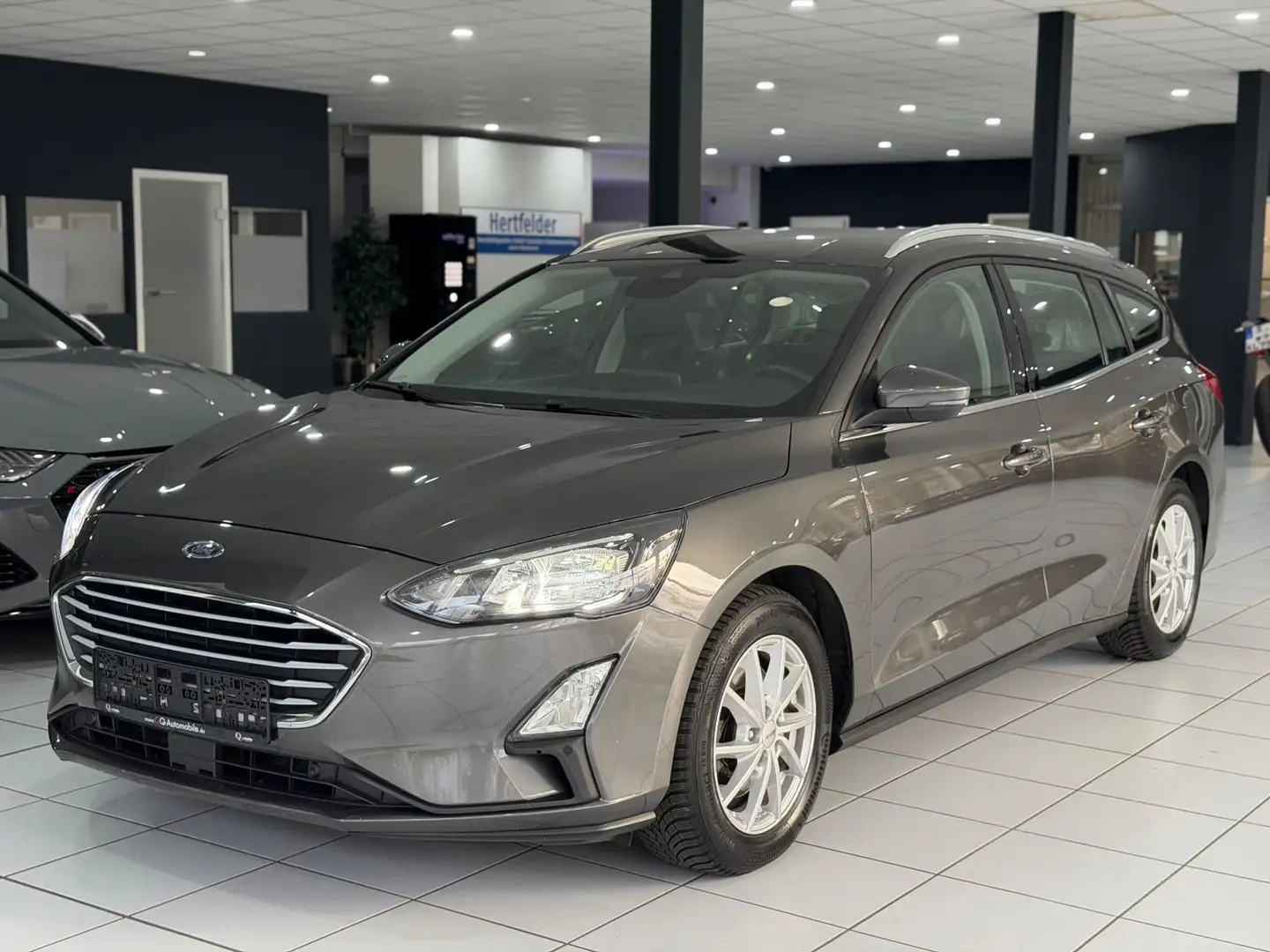 Ford Focus Turnier C&C*AUTOMATIK*KAMERA*LED*8-FACH* Grau - 1