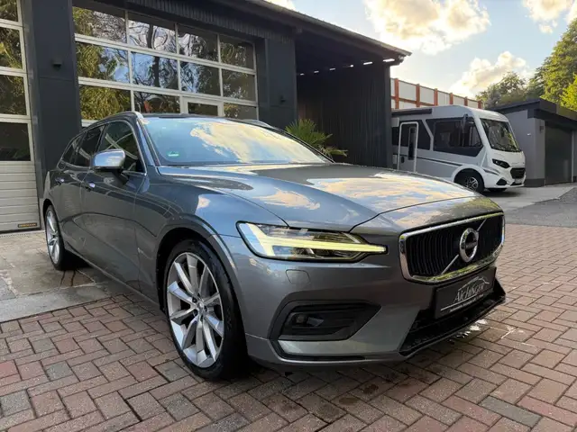 Volvo V60 view 3