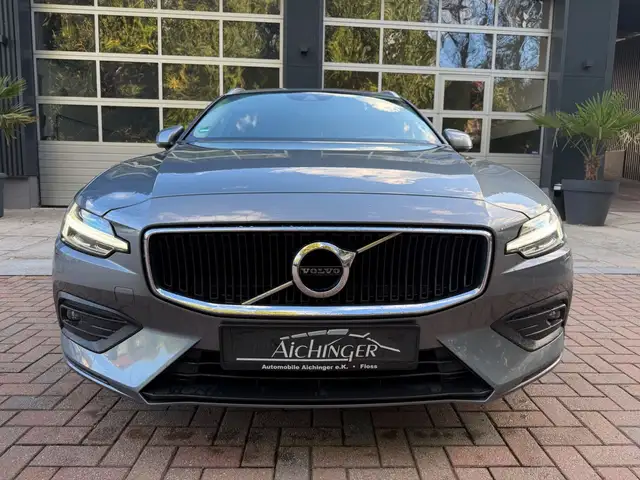 Volvo V60 view 2
