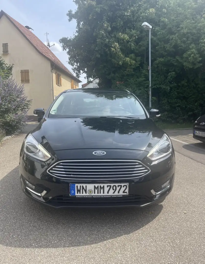 Ford Focus Titanium Schwarz - 1