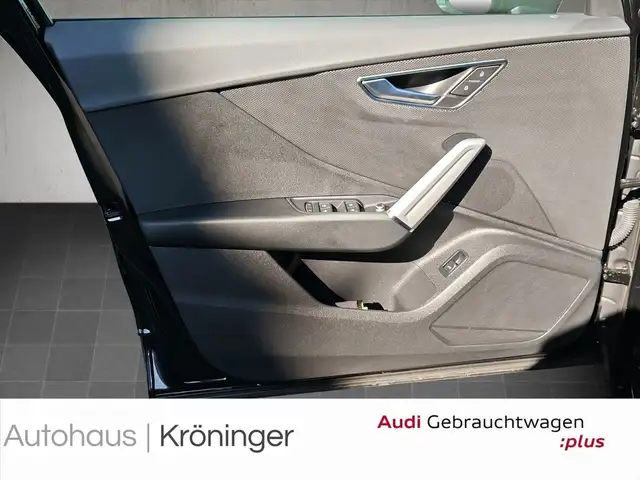 Audi Q2 view 8