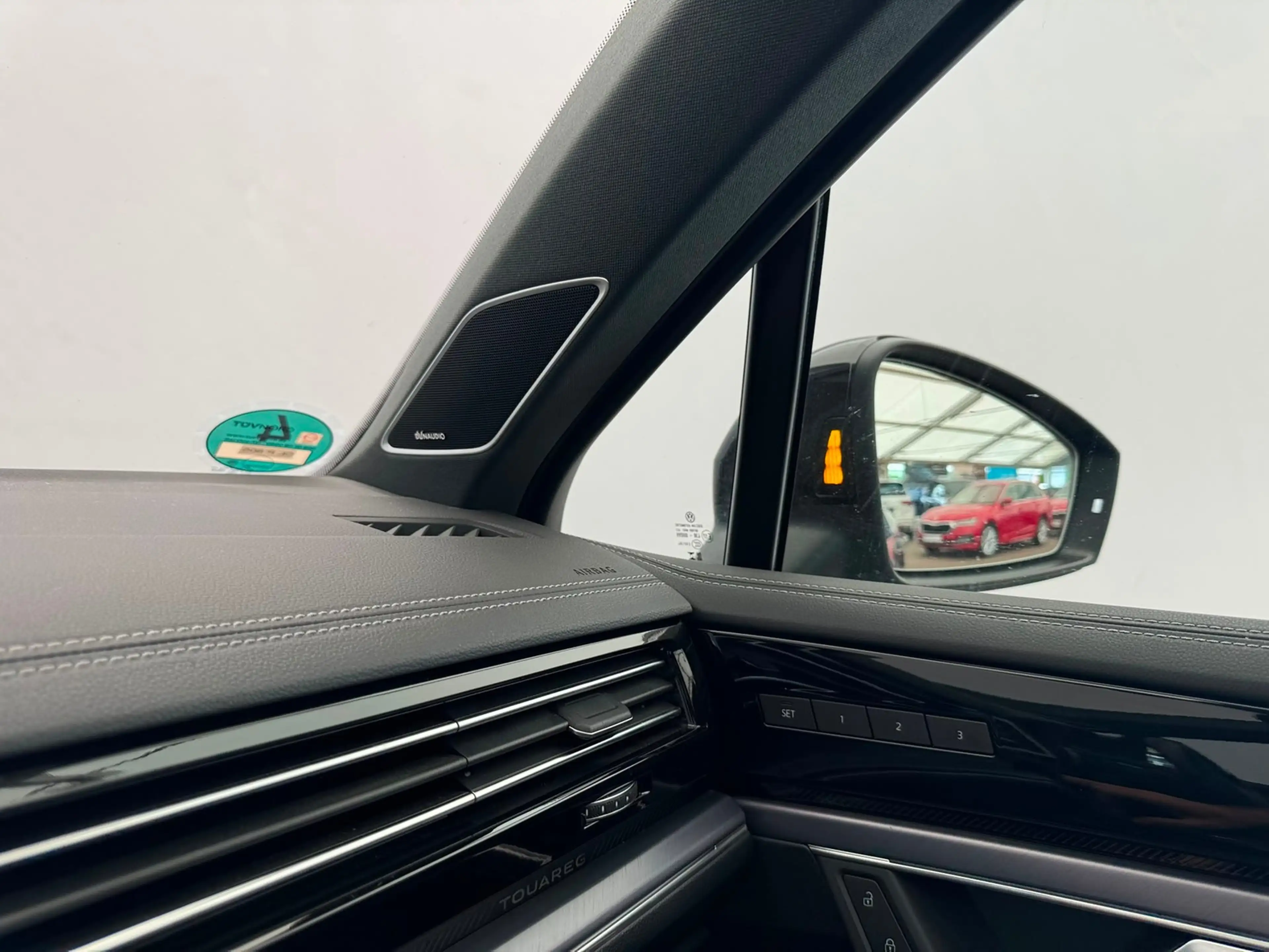 Volkswagen Touareg R-LINE 3.0TDI DSG+AHK+PANO+KAMERA+STHZ+MATRIX+A... — photo 10