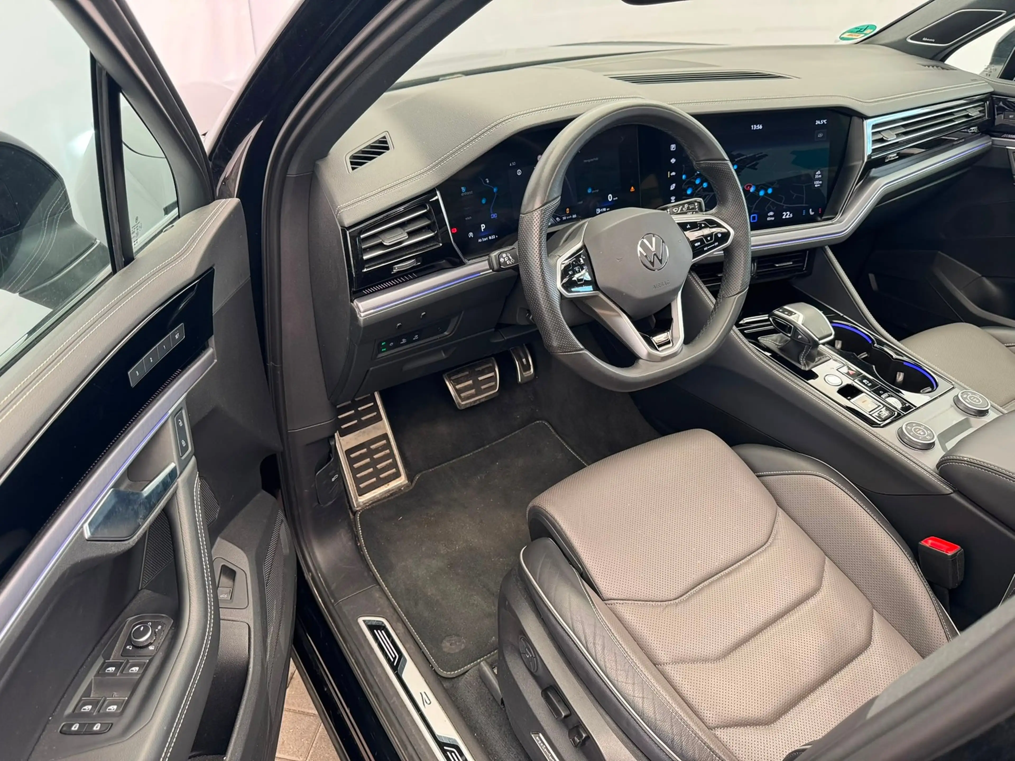 Volkswagen Touareg R-LINE 3.0TDI DSG+AHK+PANO+KAMERA+STHZ+MATRIX+A... — photo 12