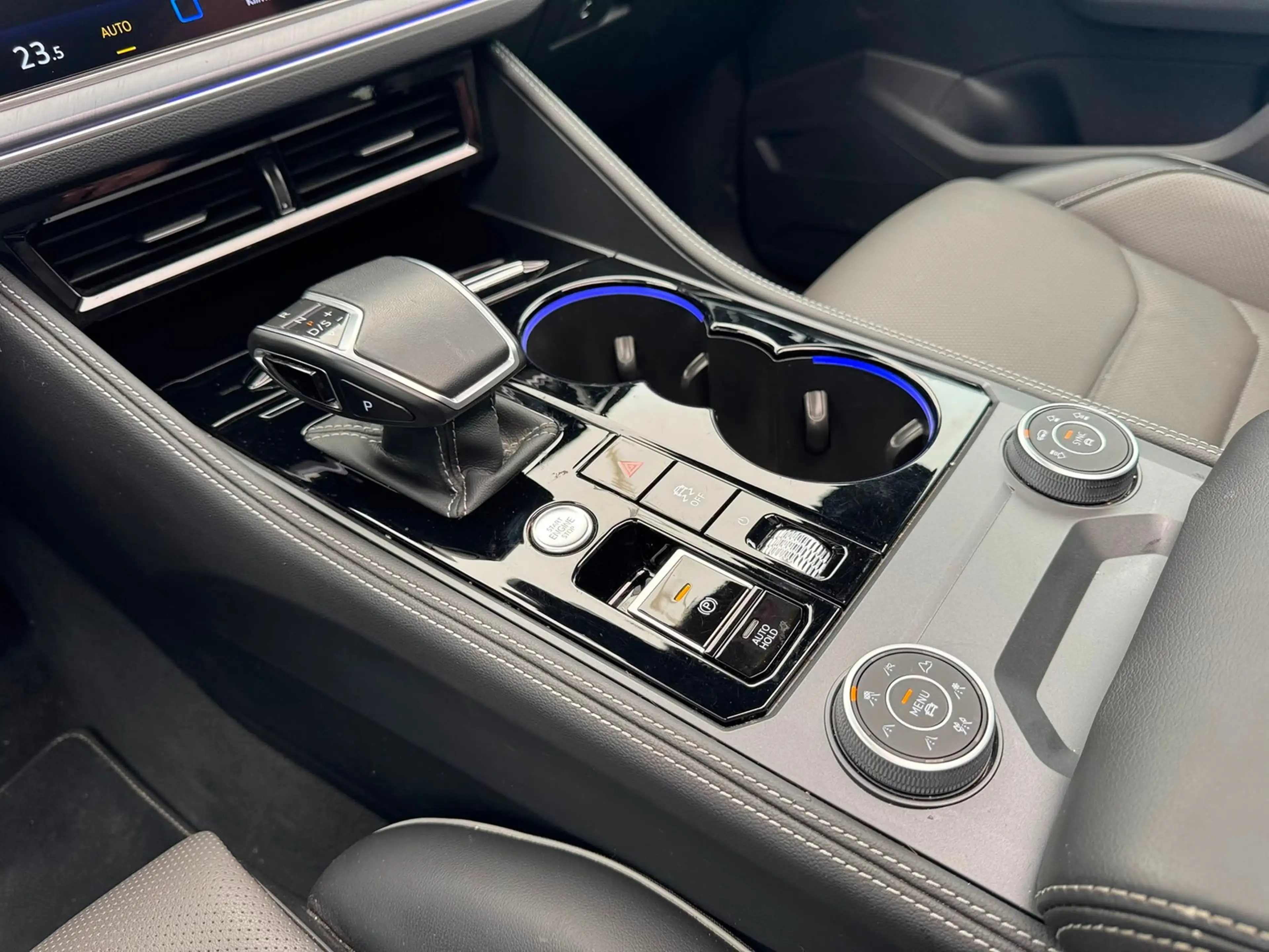 Volkswagen Touareg R-LINE 3.0TDI DSG+AHK+PANO+KAMERA+STHZ+MATRIX+A... — photo 9