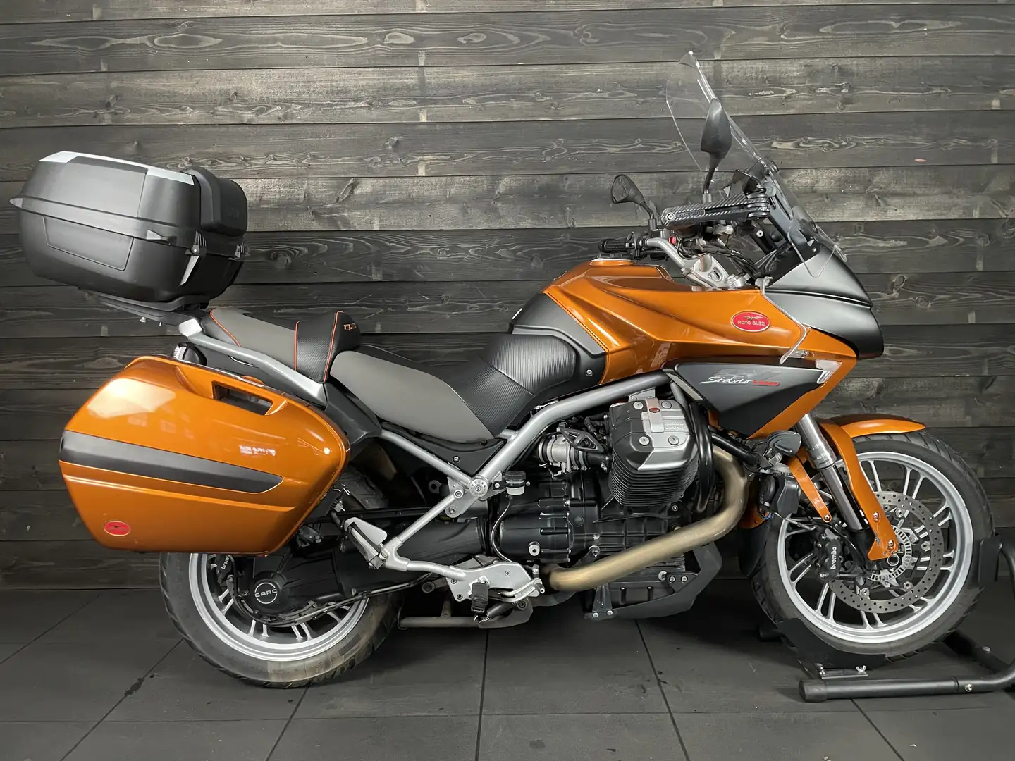 Moto Guzzi Stelvio 1200 8V ABS Oranje - 1