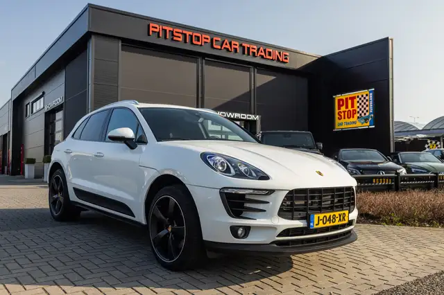 Porsche Macan 2.0, 252 PK, Pano, Sportstoelen, Luchtvering, Nieu