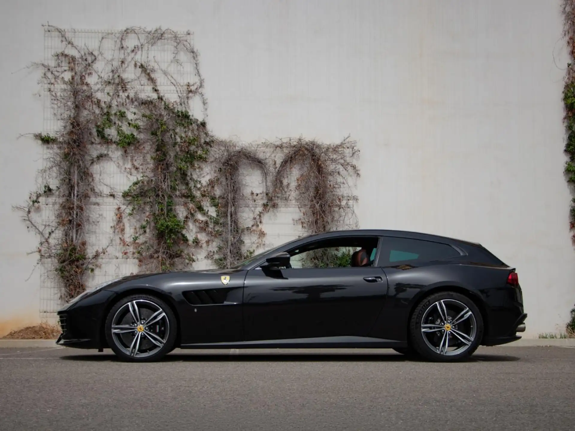 페라리 GTC4 루쏘 2020 검정 사진 6