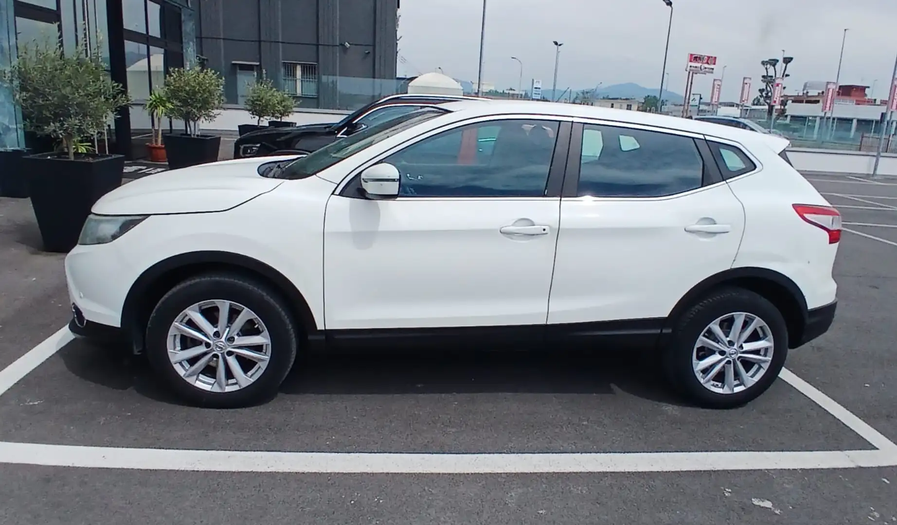 Nissan Qashqai 1.6 dci Tekna 2wd 130cv xtronic Bianco - 2
