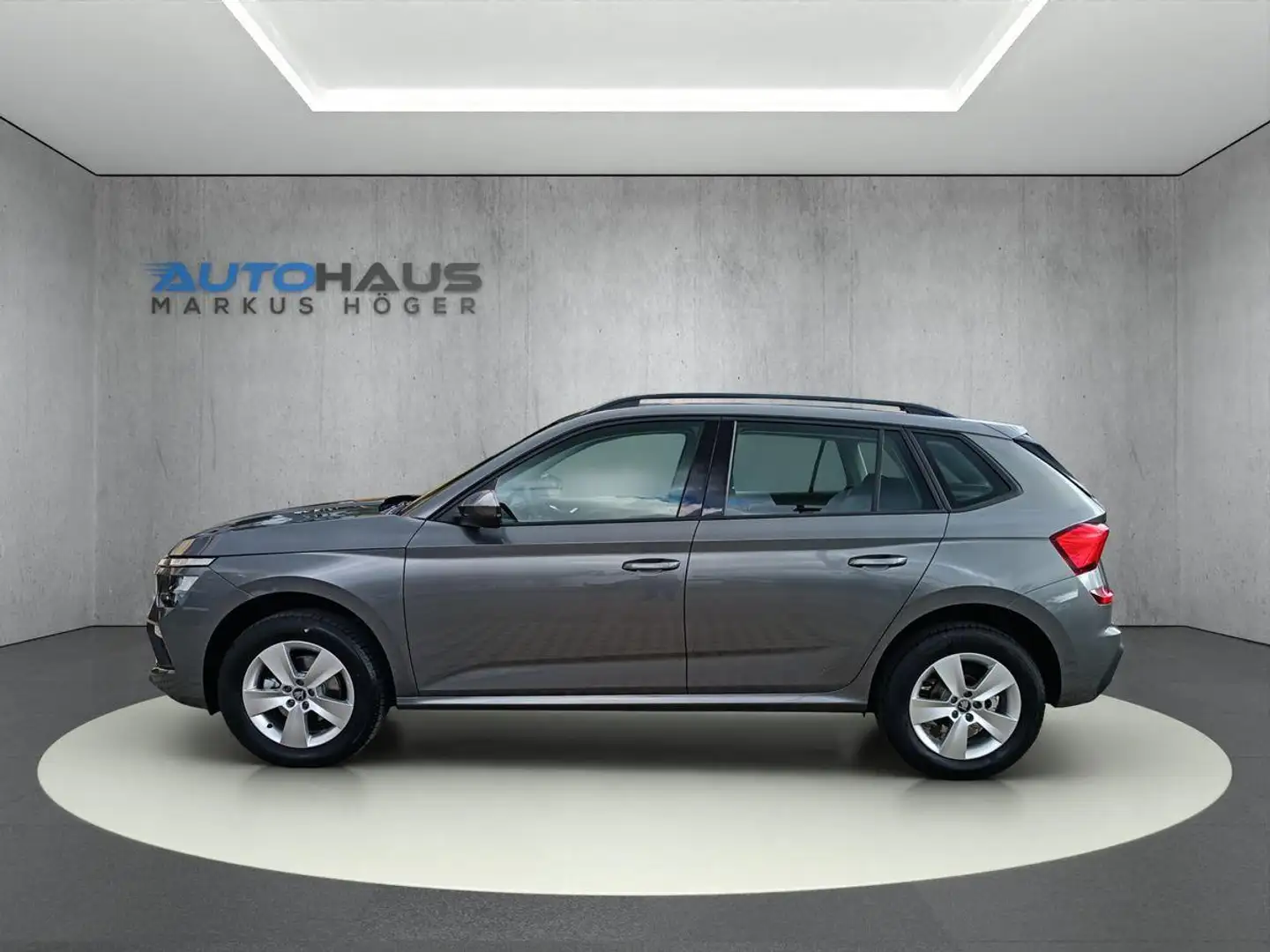 Skoda Kamiq 1.0 TSI AHK + KAMERA + beh. Frontscheibe+MFL + var Grau - 2