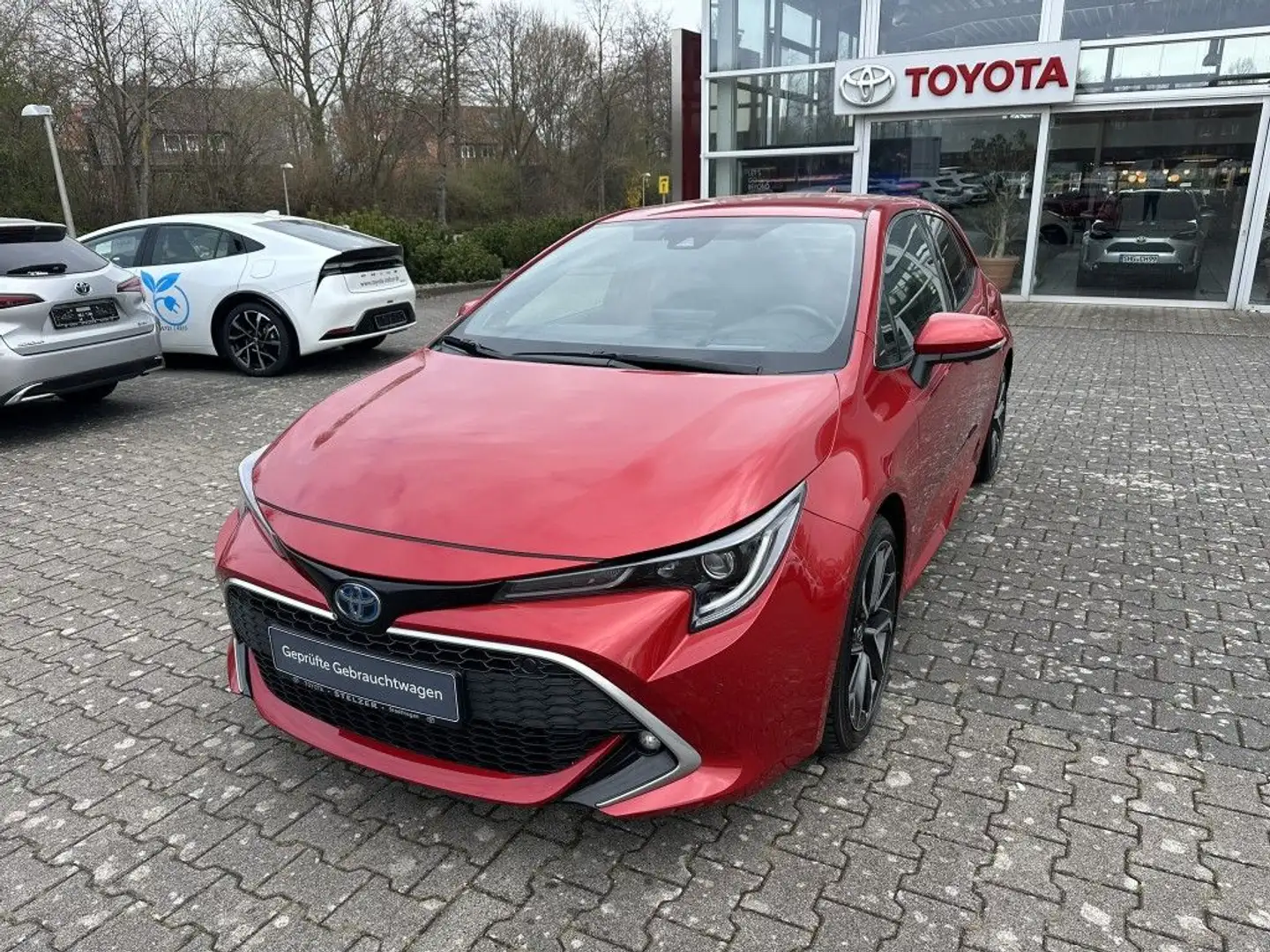 Toyota Corolla 2.0 Hybrid Lounge Červená - 1