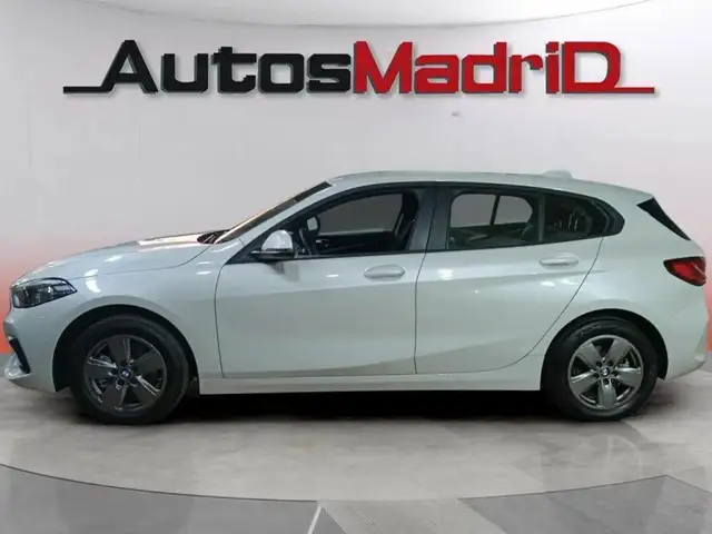 BMW 1 Series view 4