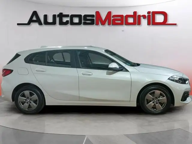 BMW 1 Series view 9