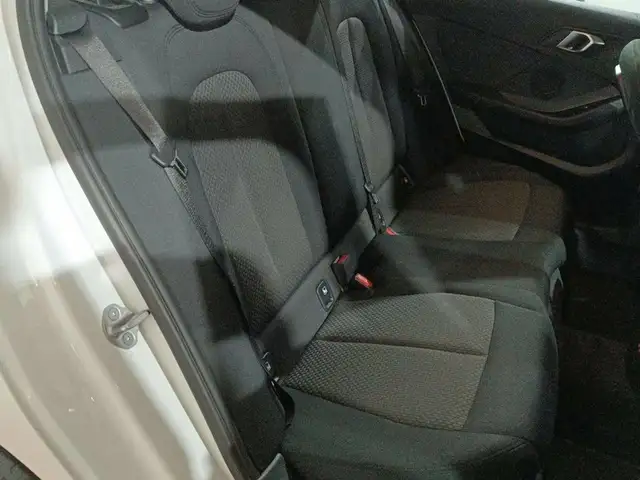 BMW 1 Series view 15