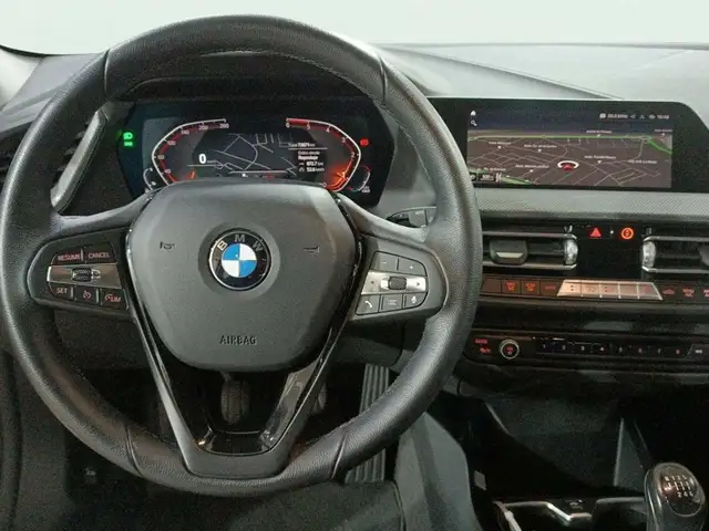 BMW 1 Series view 12