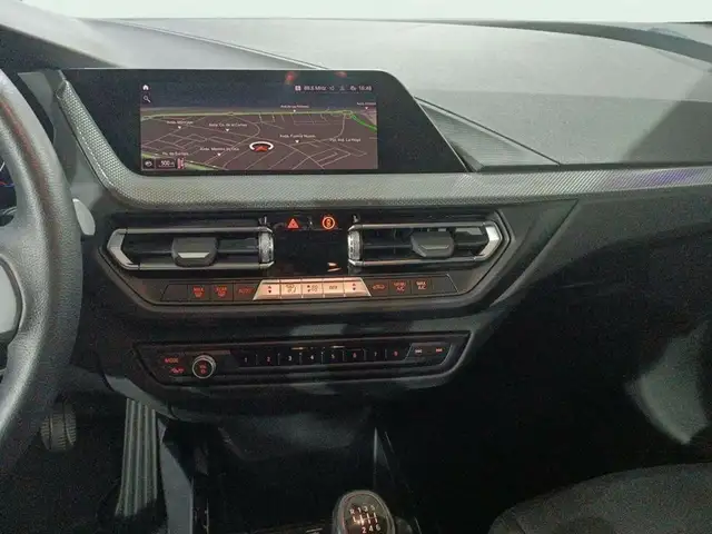 BMW 1 Series view 11