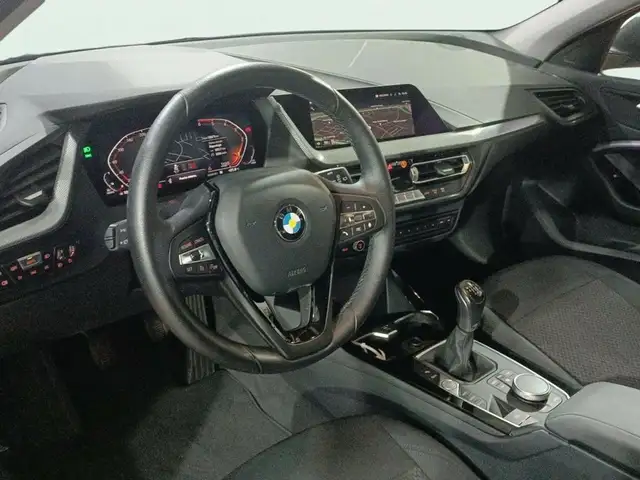 BMW 1 Series view 10