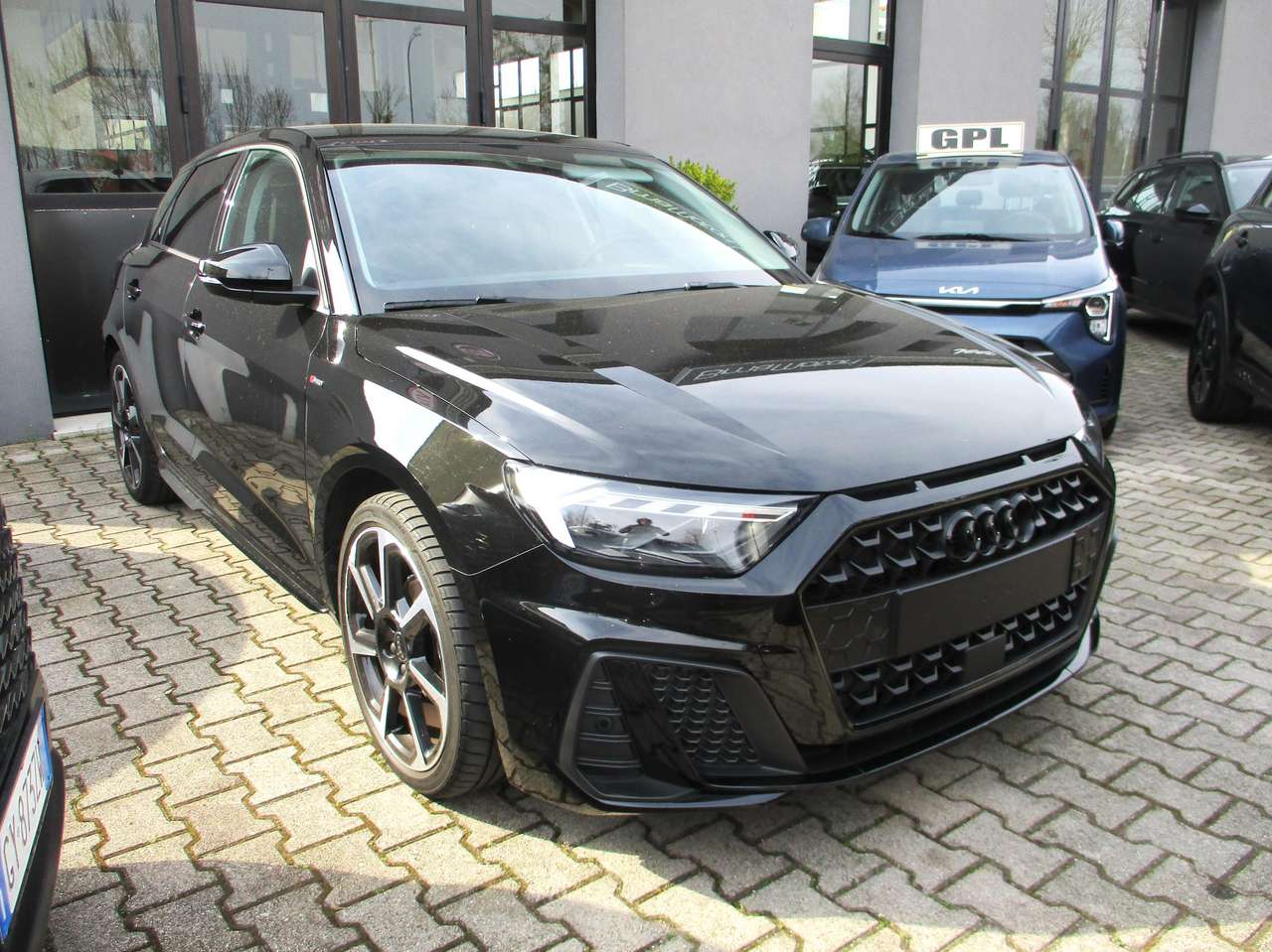 Audi A1 30 1.0 tfsi Identity Black 116cv s-tronic