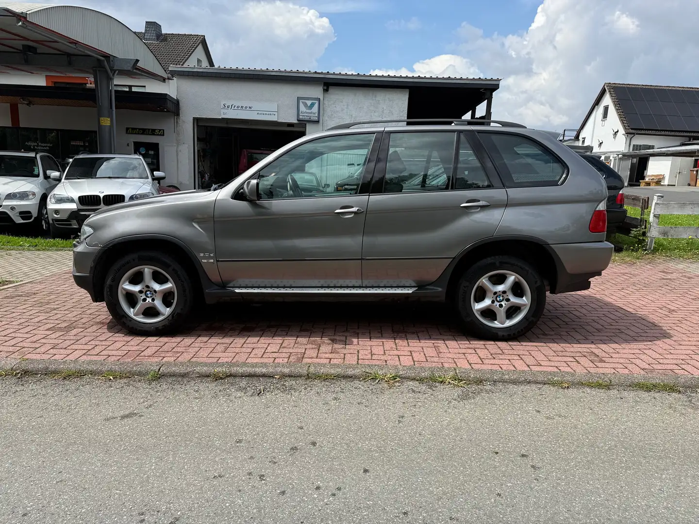 BMW X5 3.0d HU AU 09/2026 AHK 3500kg Leder Navi Xenon Gris - 2