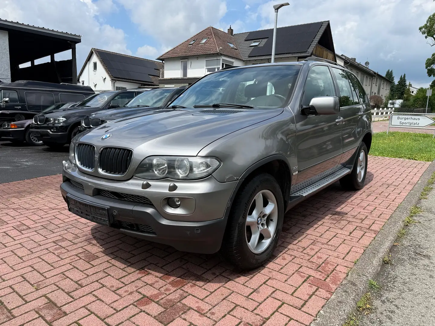 BMW X5 3.0d HU AU 09/2026 AHK 3500kg Leder Navi Xenon Gris - 1
