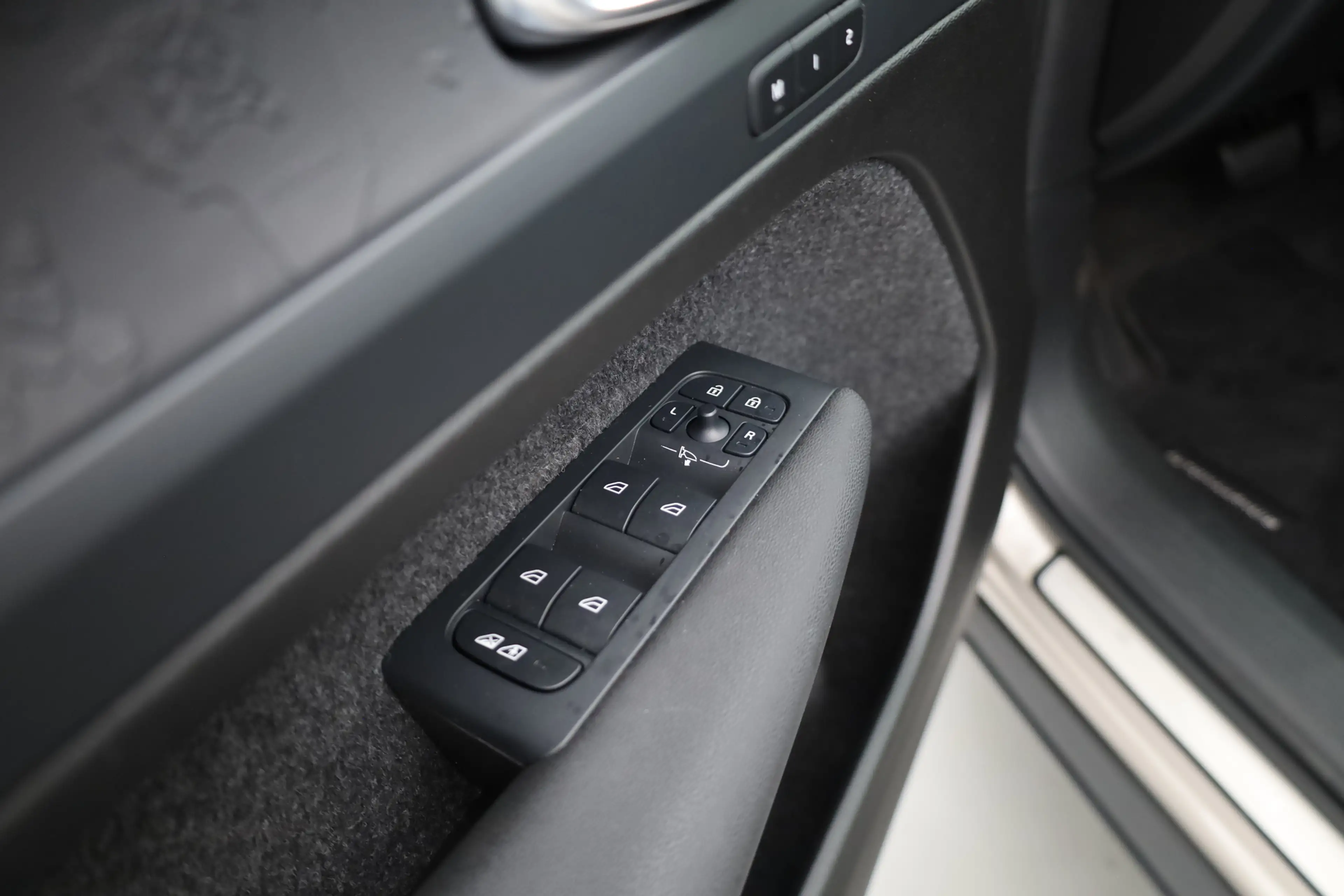 Volvo XC40 Recharge Twin 408PK Ultimate | Pano-dak | Trekhaak — photo 10