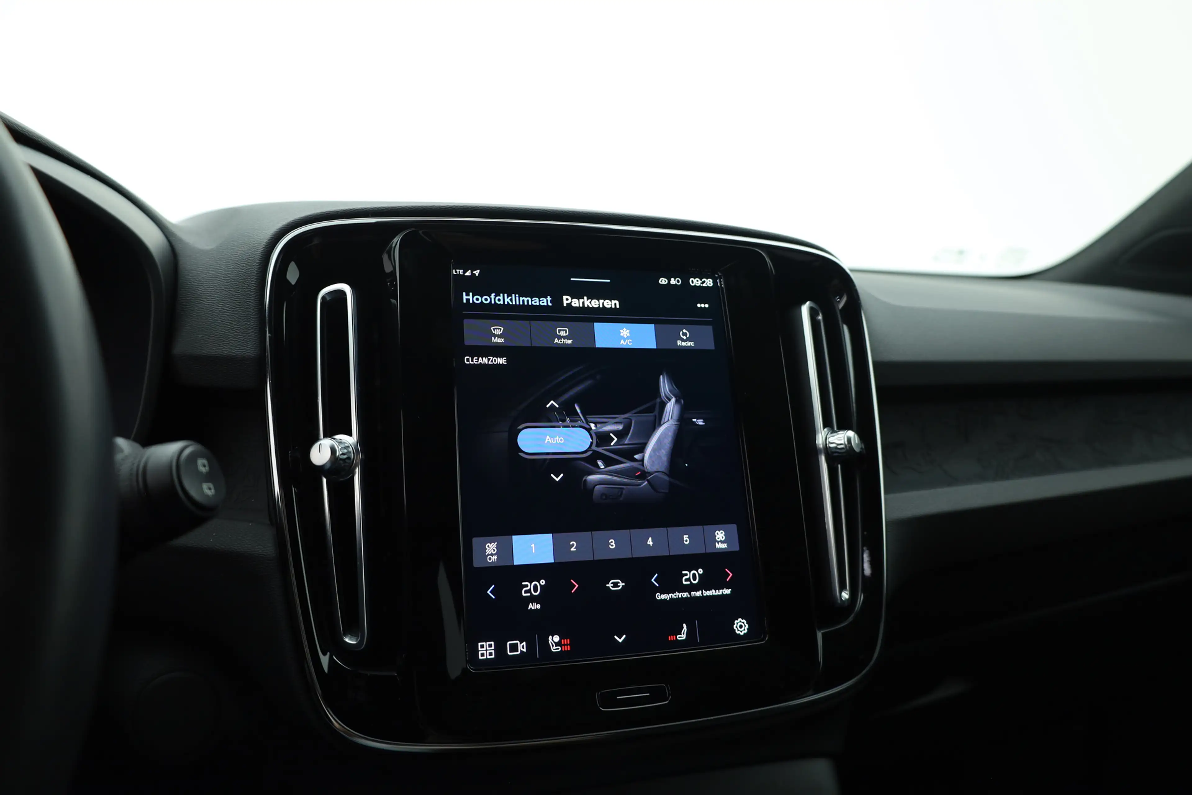 Volvo XC40 Recharge Twin 408PK Ultimate | Pano-dak | Trekhaak — photo 26