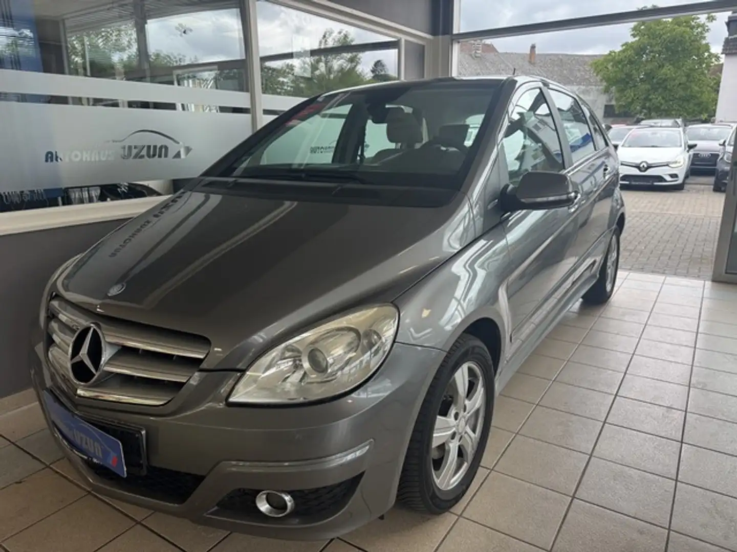 Mercedes-Benz B 160 Klima Kamera Sitzheizung Allwetterreifen Gri - 2