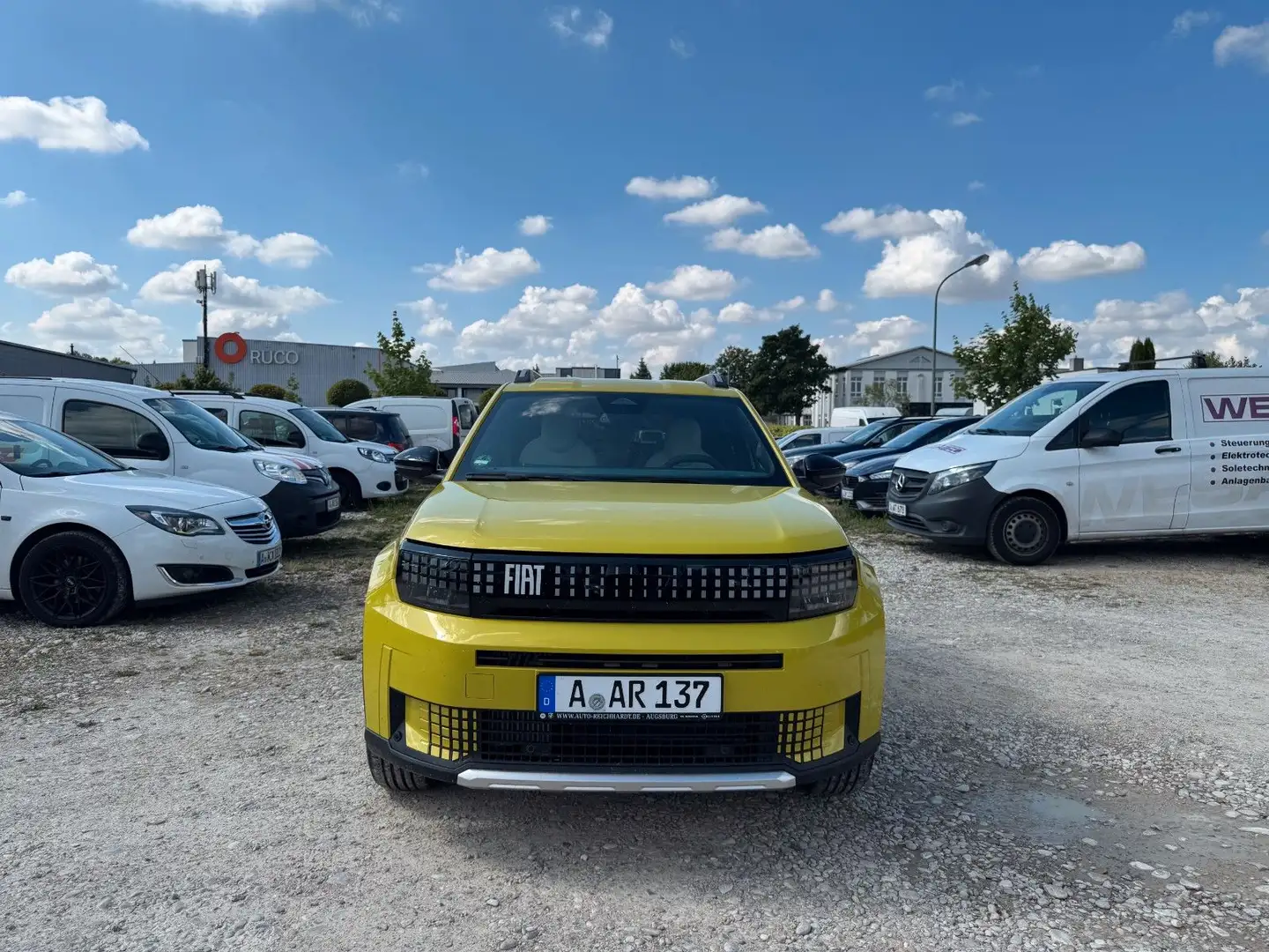 Fiat Grande Panda Hybrid 1.2 eDCT 75 kW La Prima Geel - 2