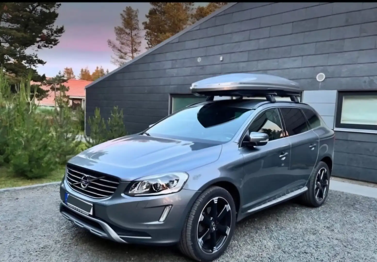 Volvo XC60 XC60 D4 Momentum Grau - 1