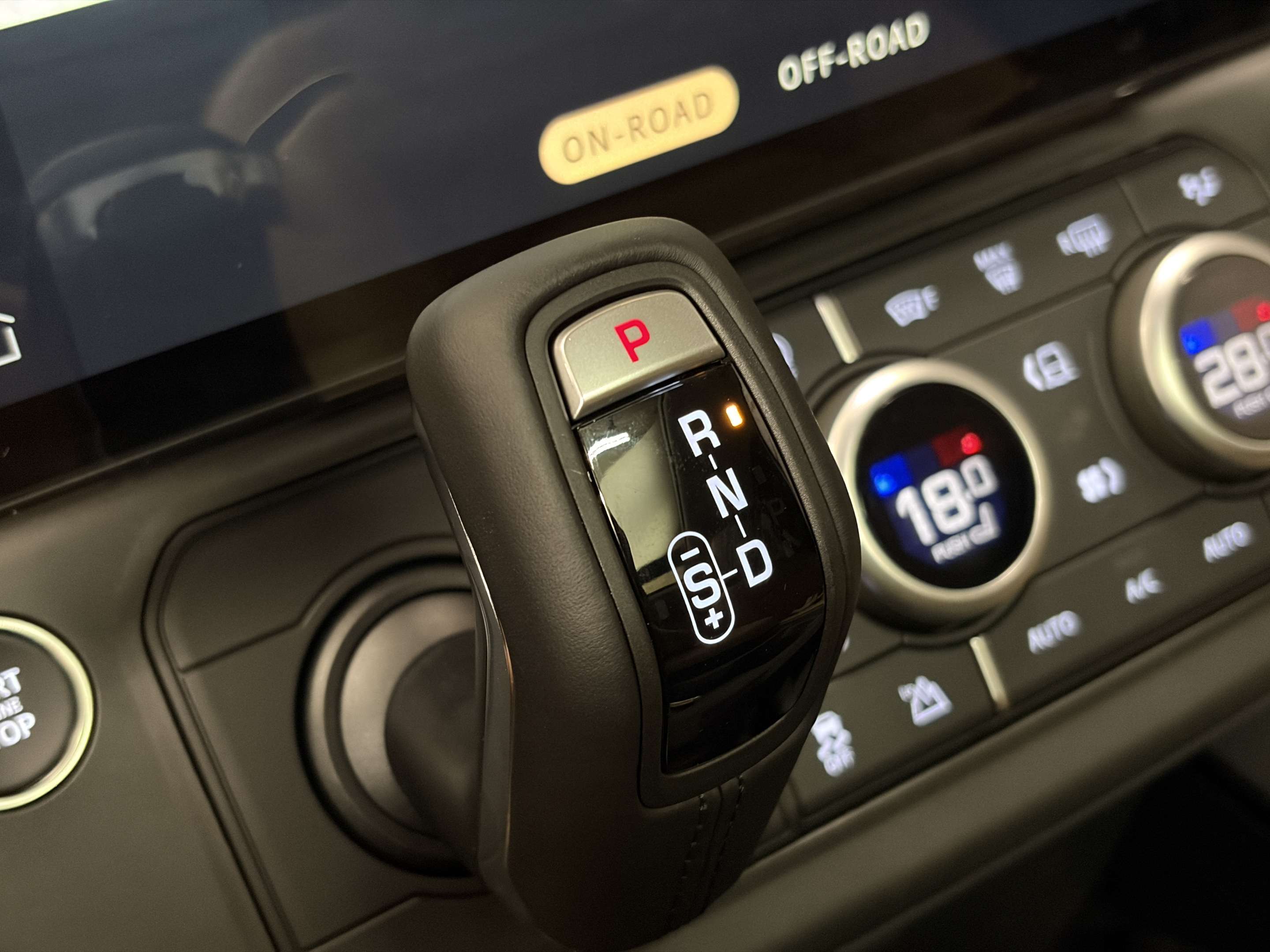 2026 Land Rover Defender S thumb 18