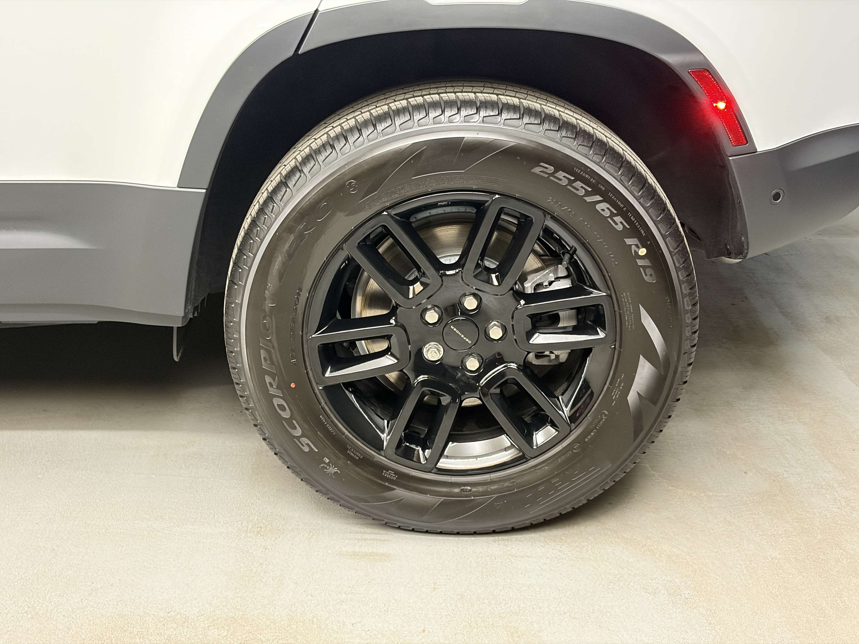 2026 Land Rover Defender S alt 4