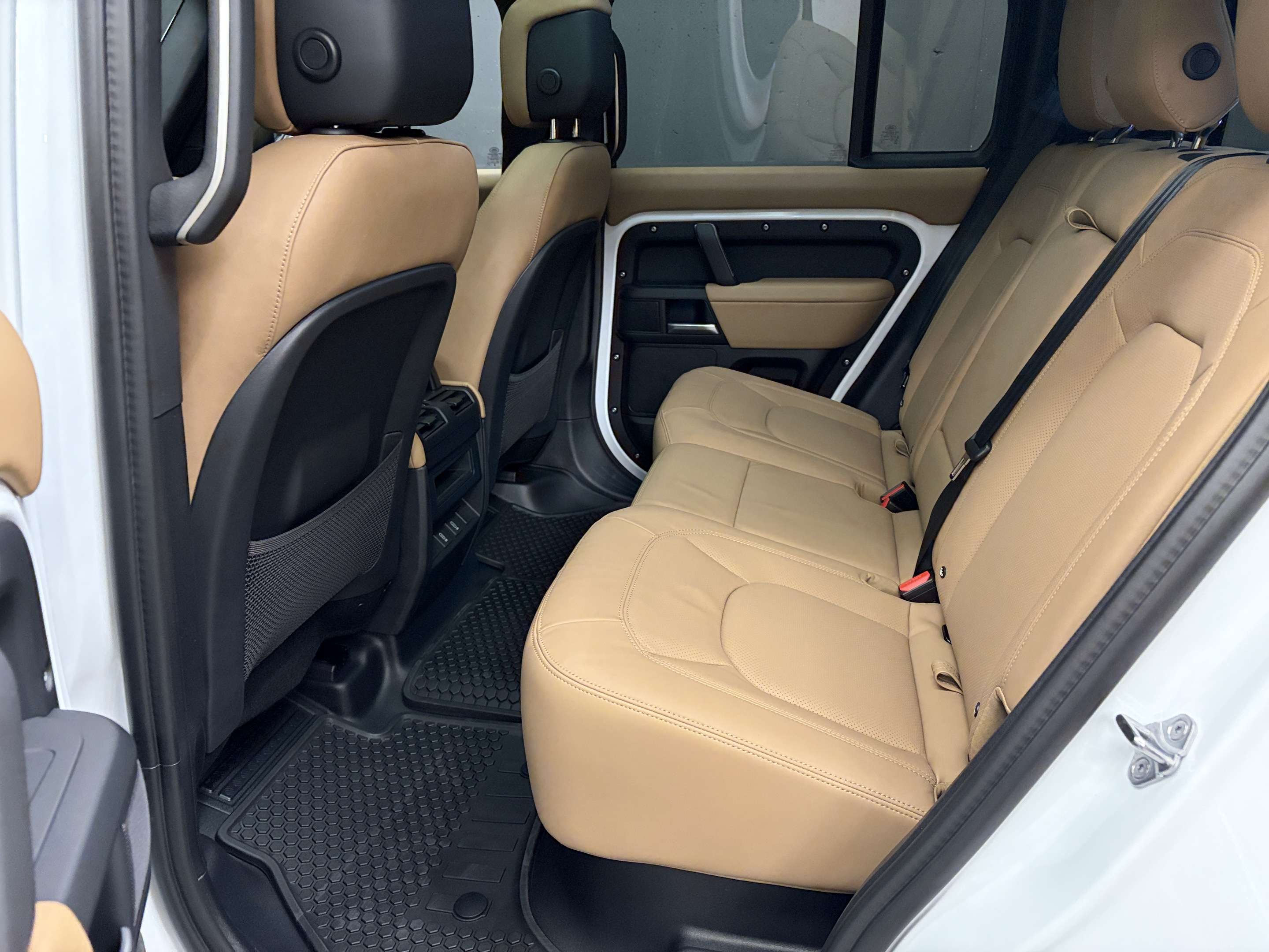 2026 Land Rover Defender S thumb 12